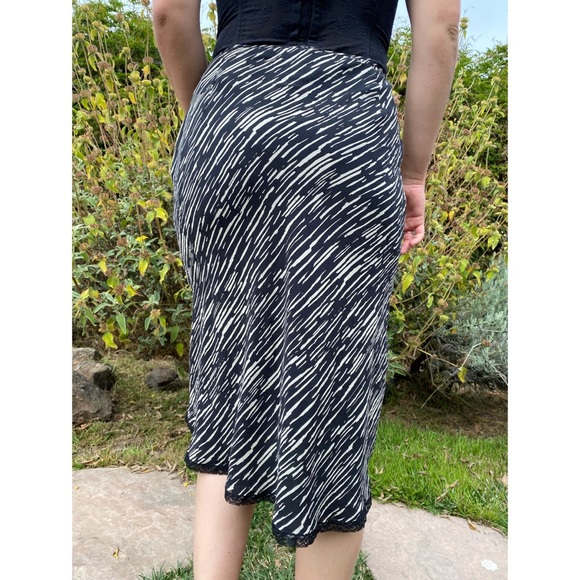 🦓Gorgeous midi silk zebra stripe skirt🦓 - Picture 2 of 3